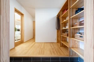 心にゆとりを生む広々ホール