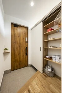 玄関と隠し上手な大型収納